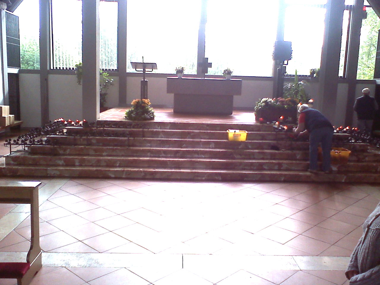 09Autobahnkirche-050211093657.jpg